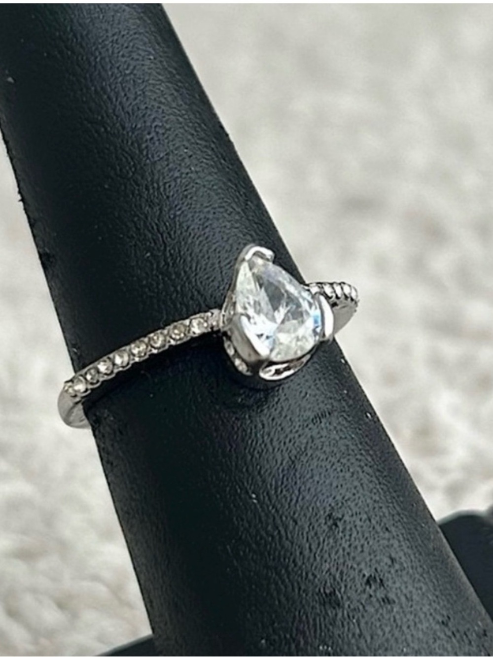 Faux Diamond Pear Cut Teardrop Ring Size 8 Silver Tone Pave Rhinestone Band - Picture 2 of 12